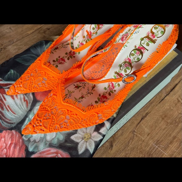 GUCCI-AUTHENTIC (NWT) Orange Lace & Crystal Buckle  Mary-Jane Heels! - Picture 9 of 16